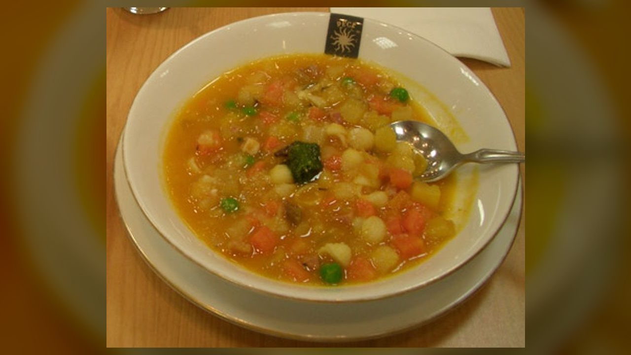 Sopa minestrone: prato tradicional italiano ganha versão sustentável para os dias frios