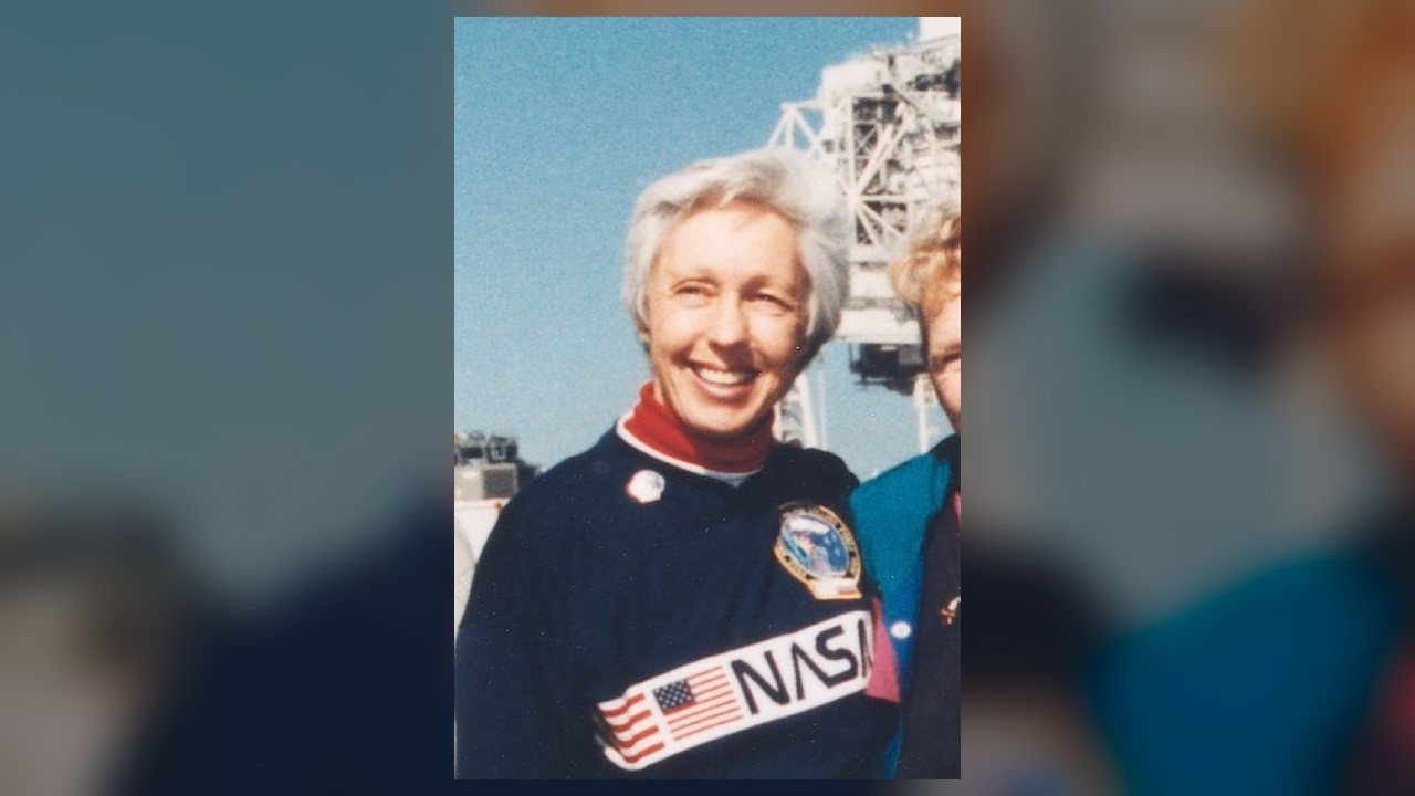 Morre aos 87 anos Wally Funk, mulher mais velha a viajar ao espaço