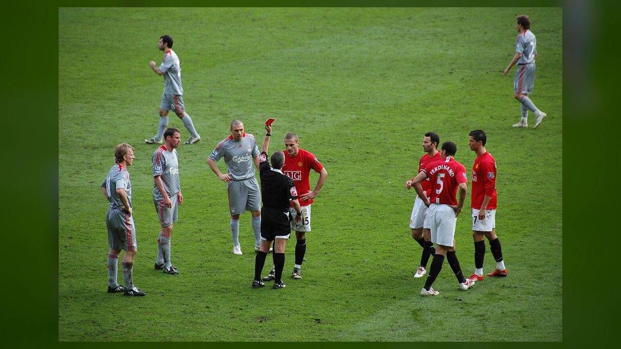 Carrick explica cautela do Manchester United com o jovem JJ Gabriel