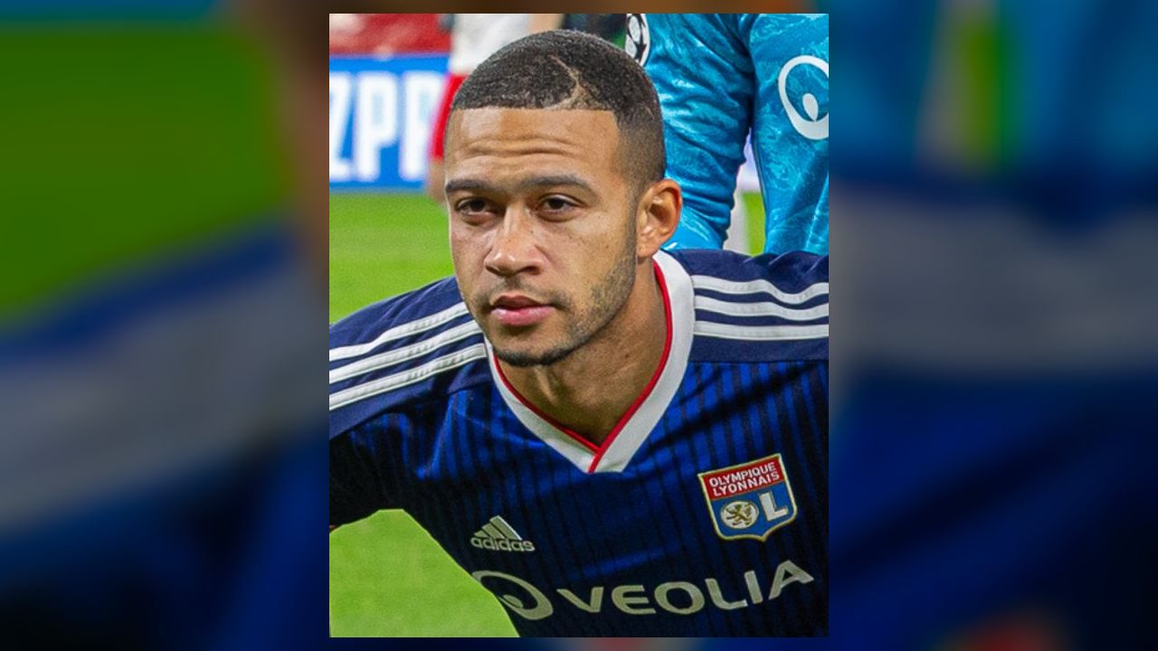 Depay é alvo de pichações no CT do Corinthians após perder pênalti decisivo