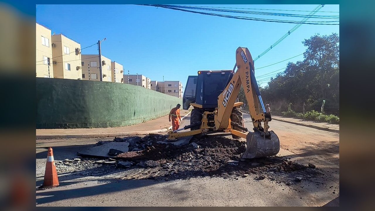 Prefeitura de Várzea Grande realiza serviços de tapa-buracos e drenagem em bairros nesta terça-feira