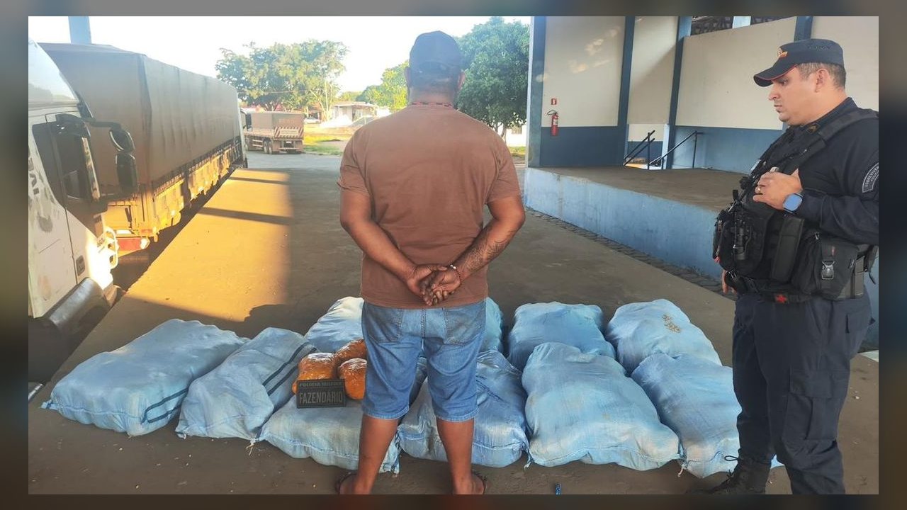 Caminhão com 38 toneladas de milho é apreendido com 228 kg de maconha em Alto Araguaia