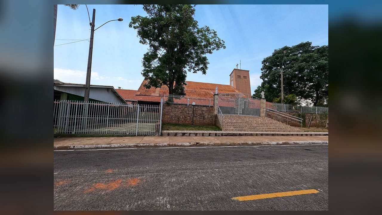 Mulher que veio de SP para namoro pela internet denuncia ameaças e celular quebrado em Jaciara